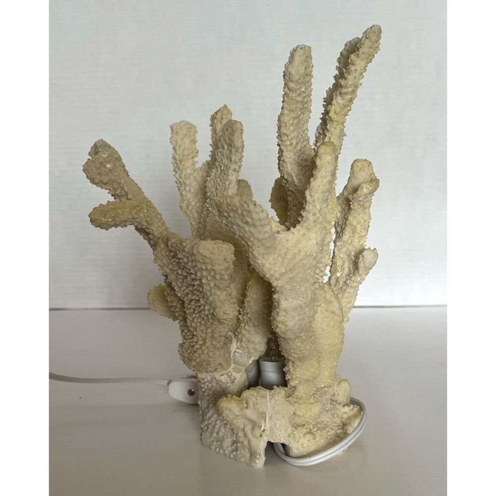 Vintage Coastal Resin Table Lamp – 1990s Faux Coral Sculptural Accent Lighting - Picture 4 of 9